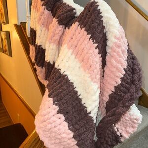 Chunky Chevron Throw Blanket